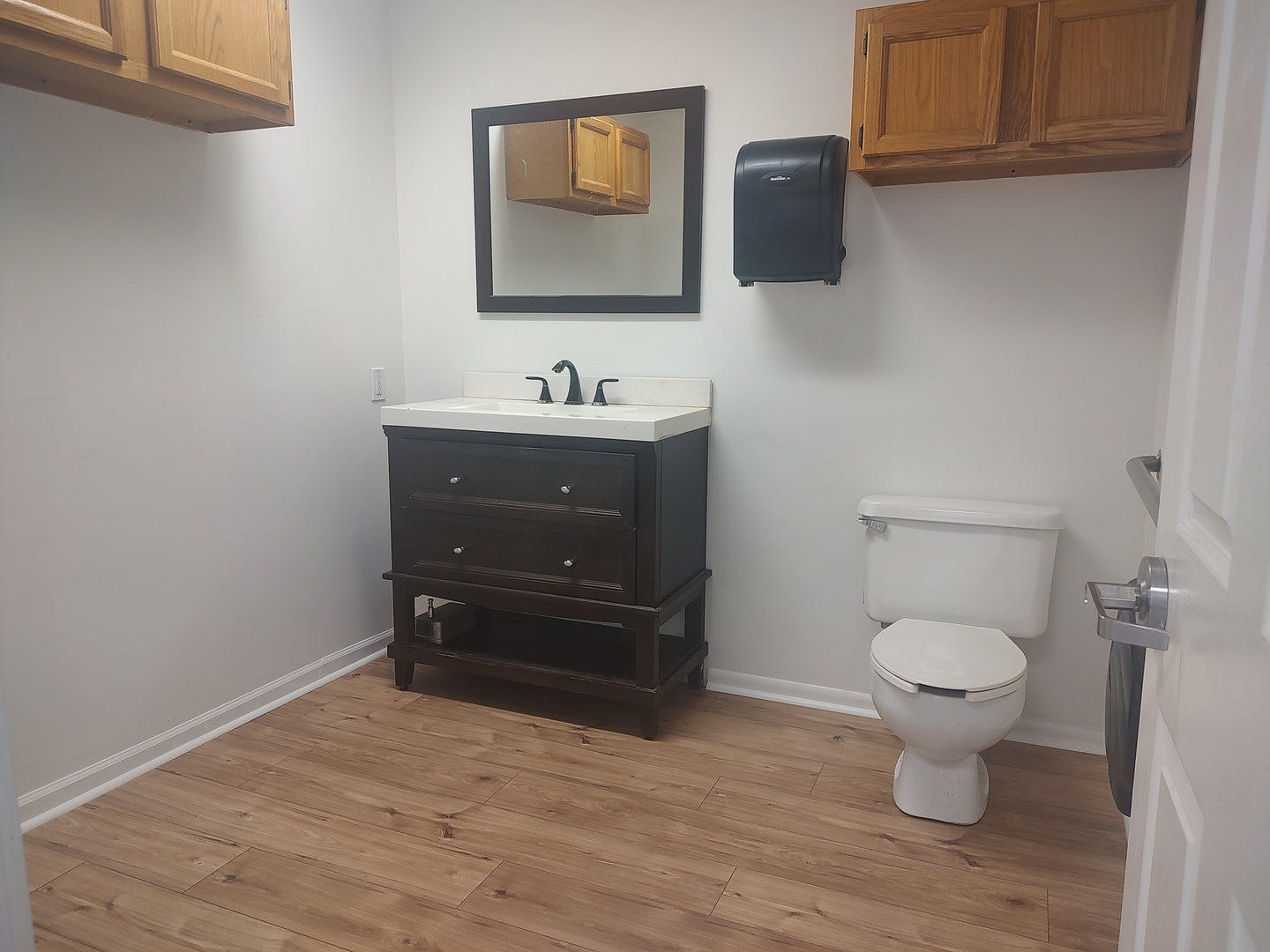 32 N Broadway Avenue, Aurora, IL 60505