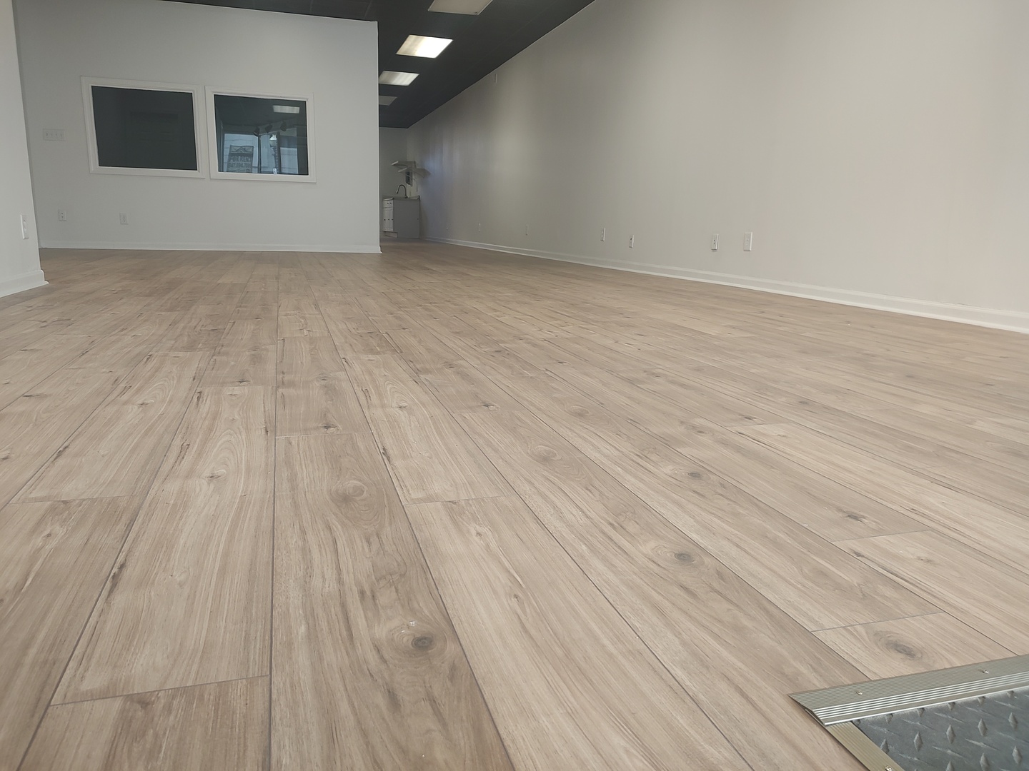 32 N Broadway Avenue, Aurora, IL 60505