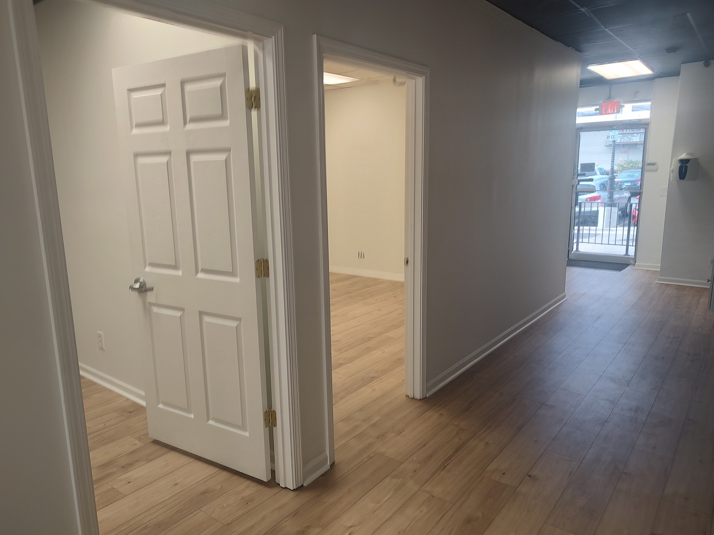 32 N Broadway Avenue, Aurora, IL 60505