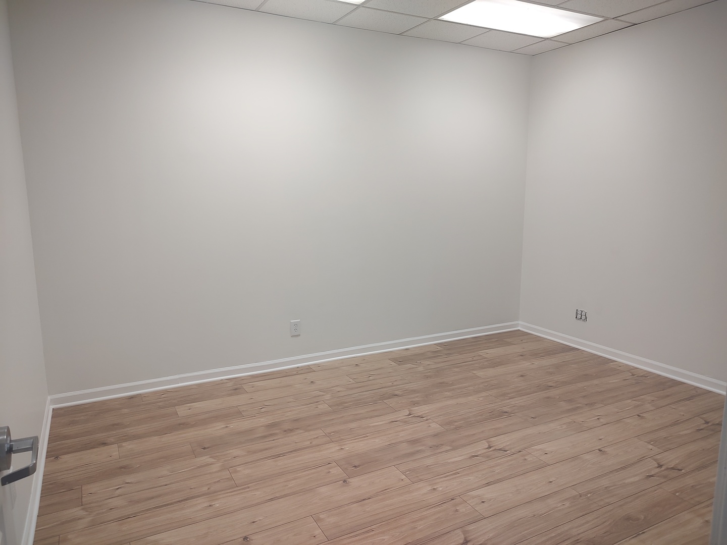 32 N Broadway Avenue, Aurora, IL 60505