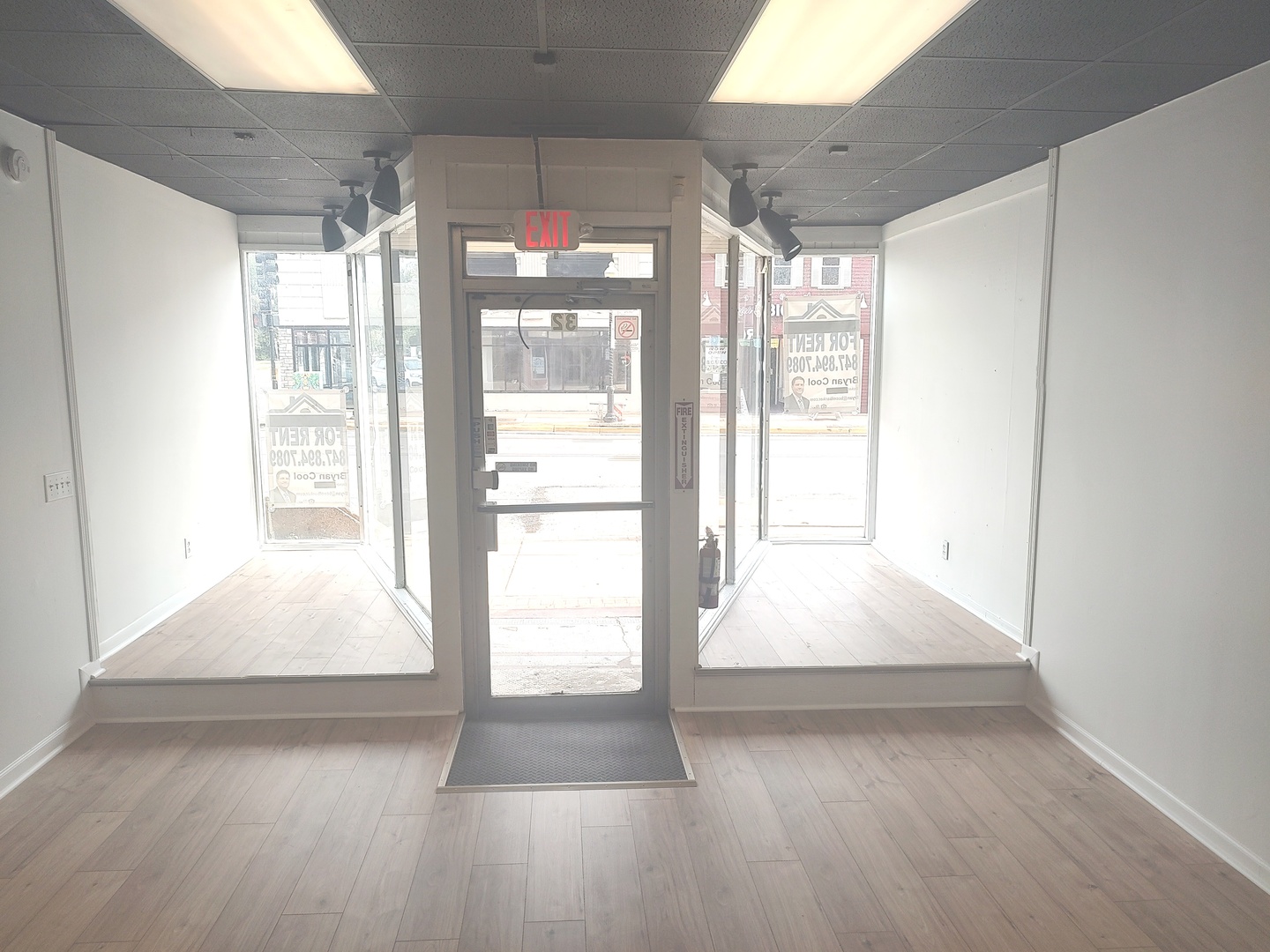 32 N Broadway Avenue, Aurora, IL 60505