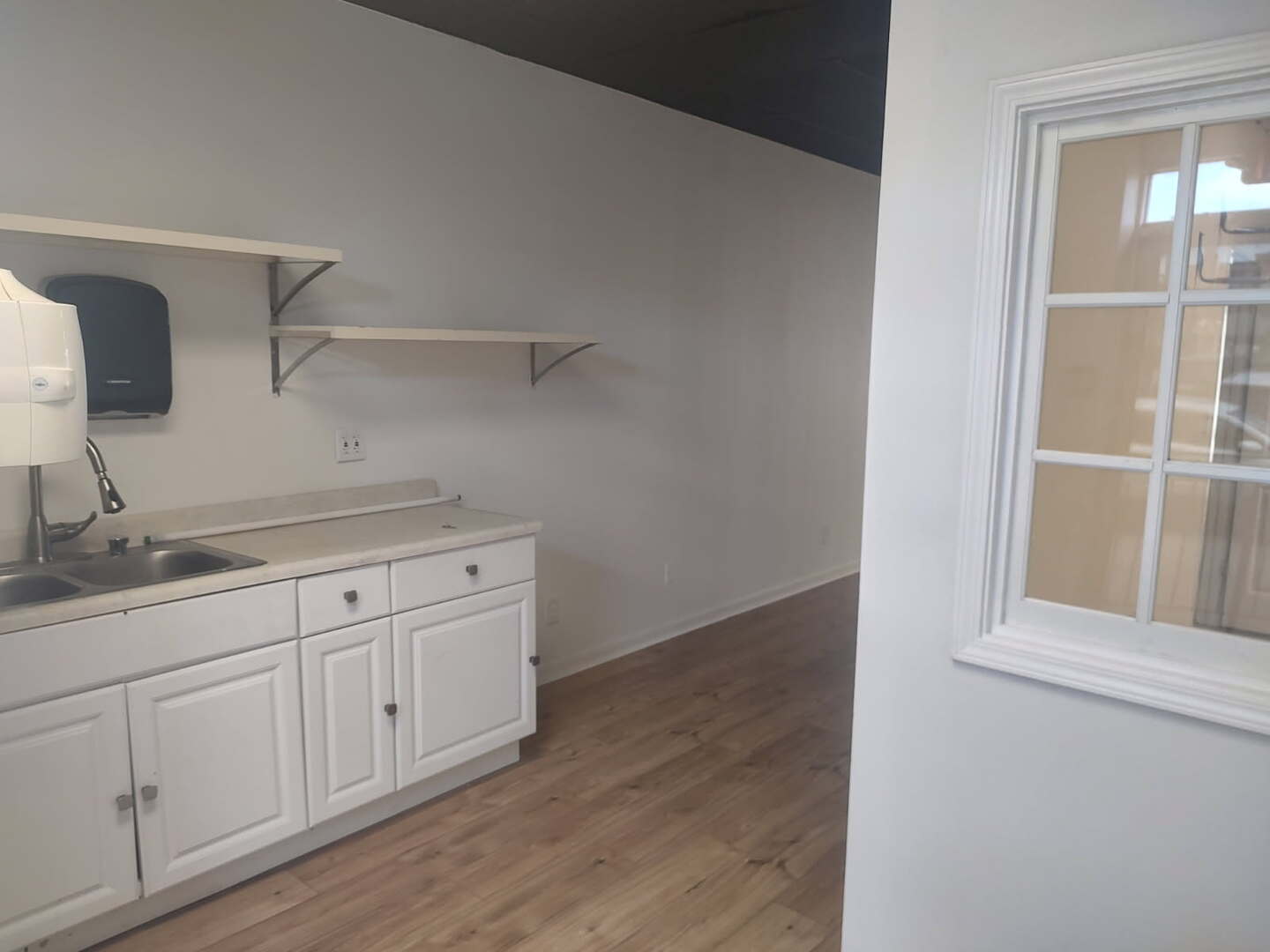 32 N Broadway Avenue, Aurora, IL 60505