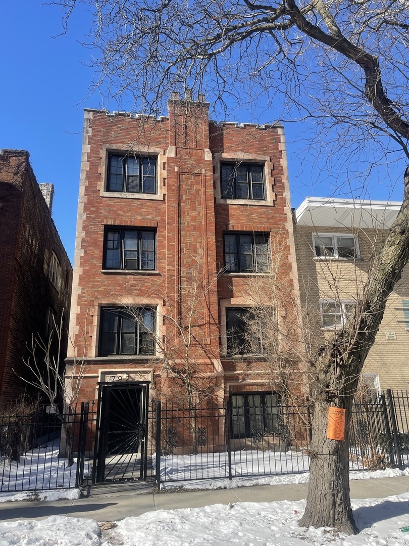 7924 S Essex Avenue, Chicago, IL 60617