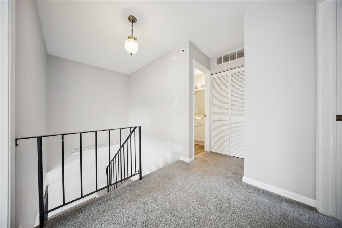 18 Fernwood Drive #18D, Bolingbrook, IL 60440