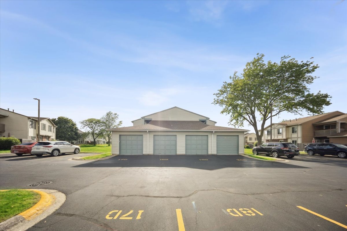 18 Fernwood Drive #18D, Bolingbrook, IL 60440