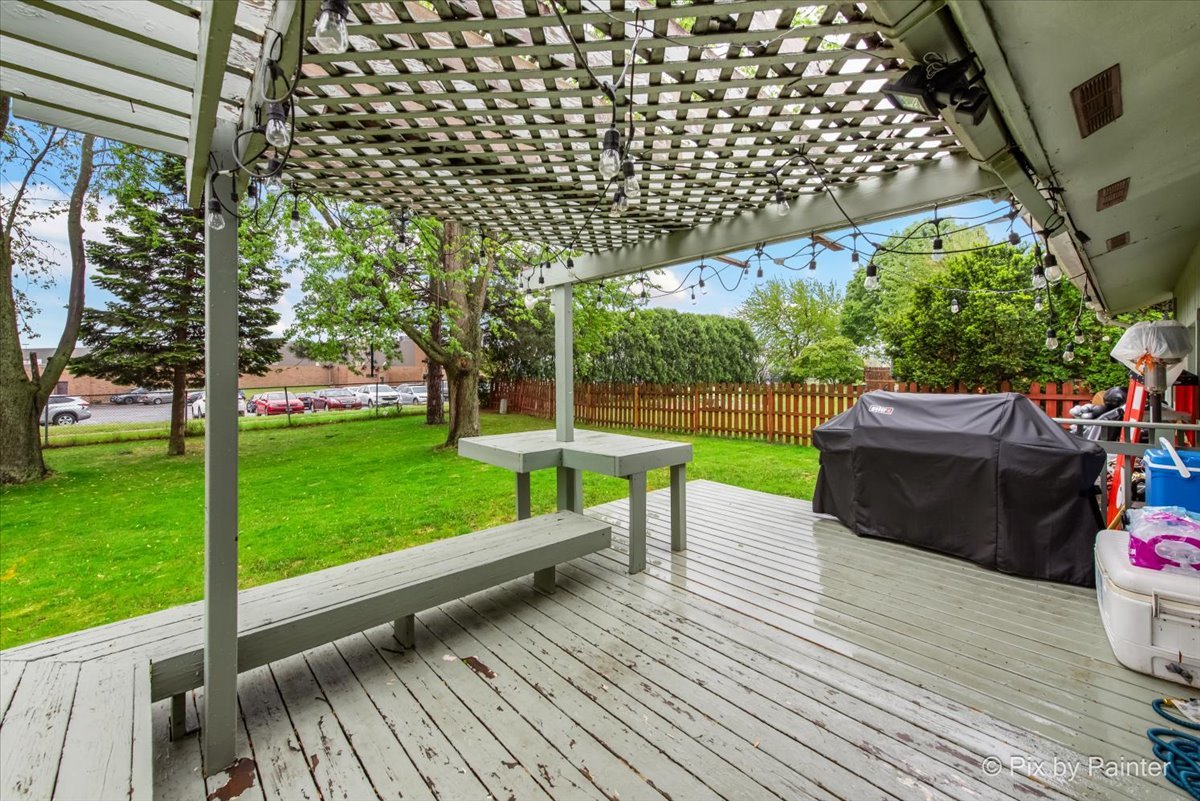 605 Dartmoor Drive, Crystal Lake, IL 60014