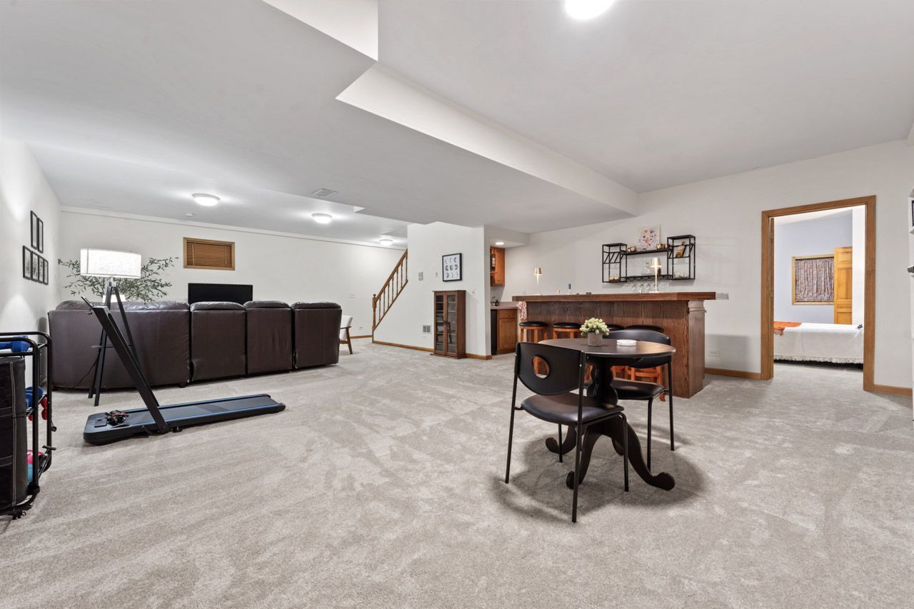 730 N Hundley Street, Hoffman Estates, IL 60169