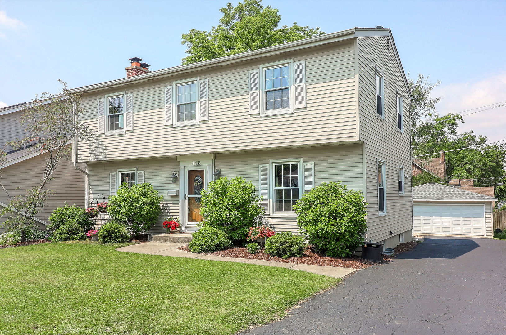 612 Aurora Way, Wheaton, IL 60187