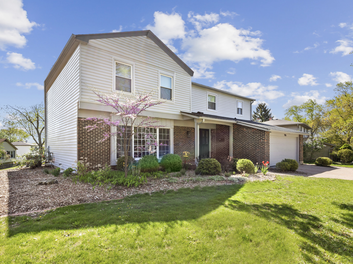 916 Cambridge Drive, Libertyville, IL 60048