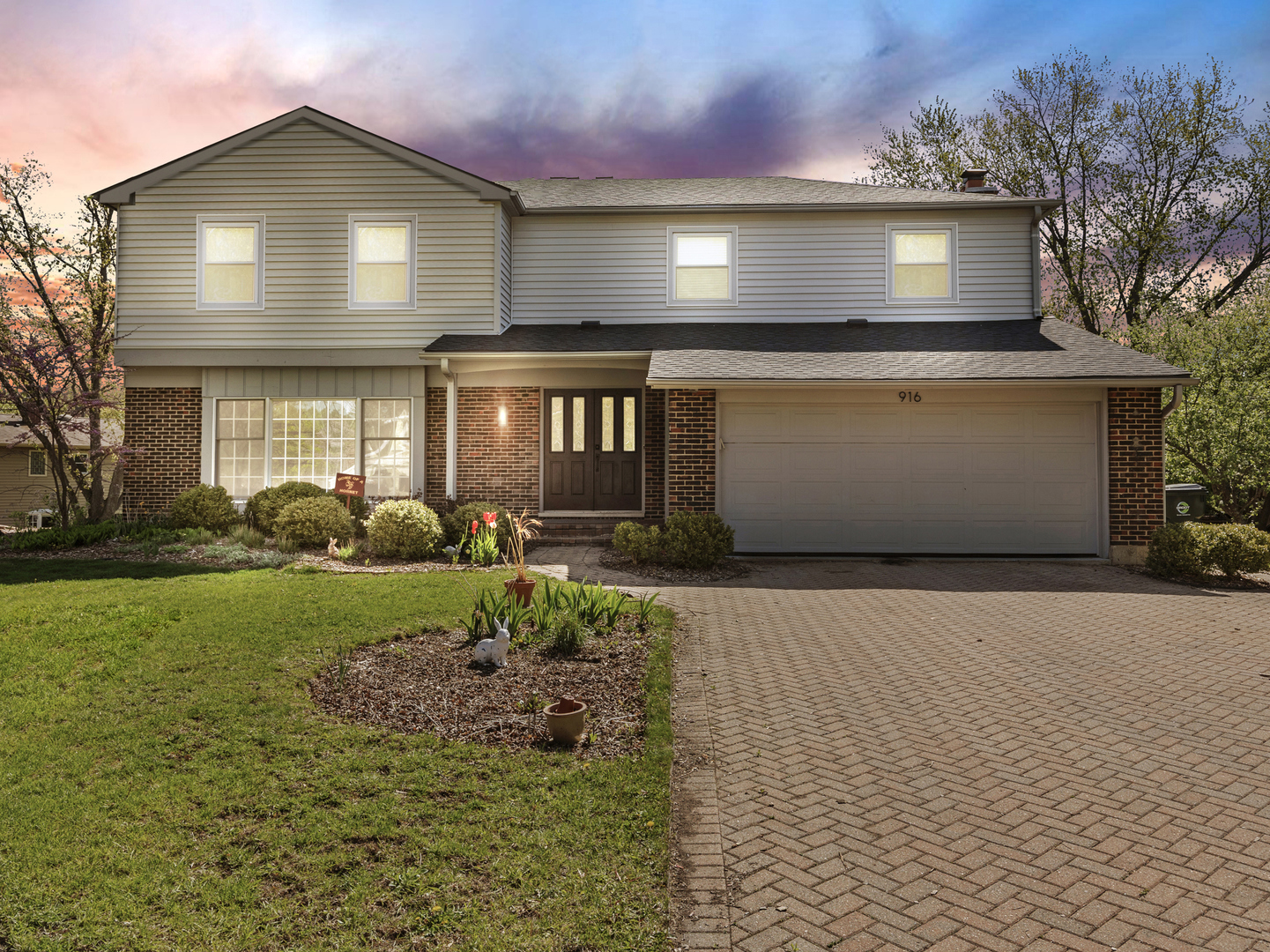 916 Cambridge Drive, Libertyville, IL 60048