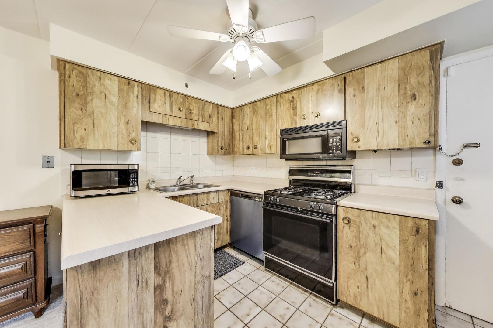6132 S Kensington Avenue #A, Countryside, IL 60525