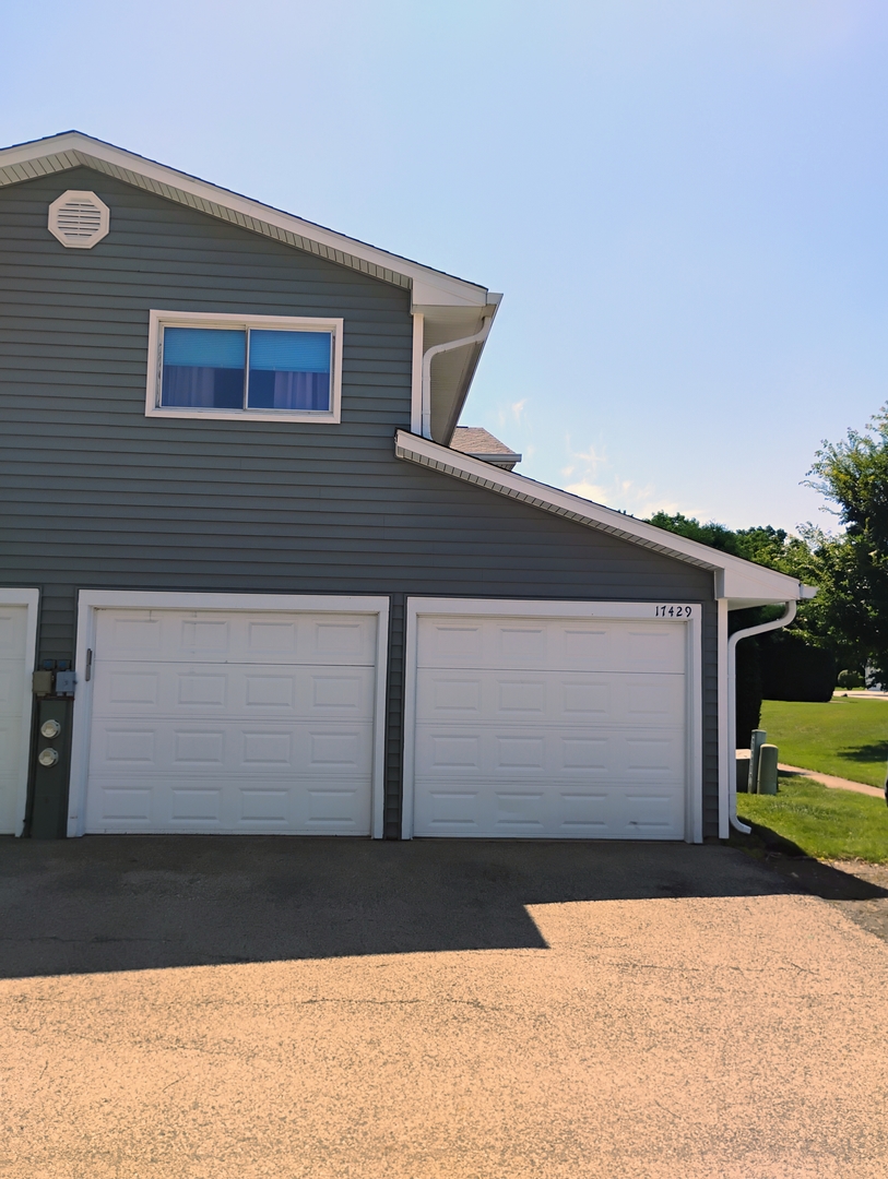 17429 W Chestnut Lane, Gurnee, IL 60031