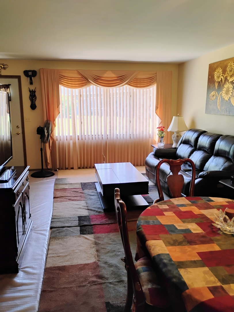 17429 W Chestnut Lane, Gurnee, IL 60031
