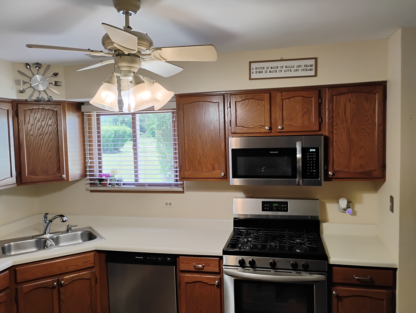 17429 W Chestnut Lane, Gurnee, IL 60031