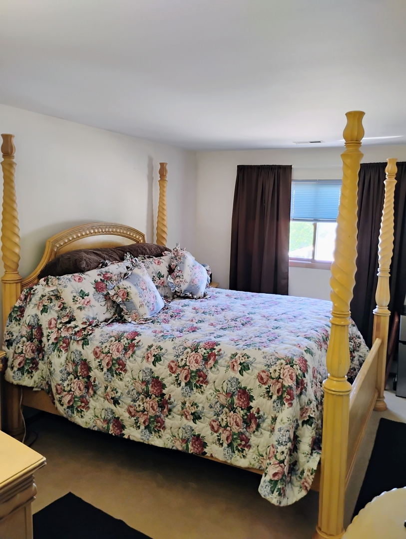 17429 W Chestnut Lane, Gurnee, IL 60031