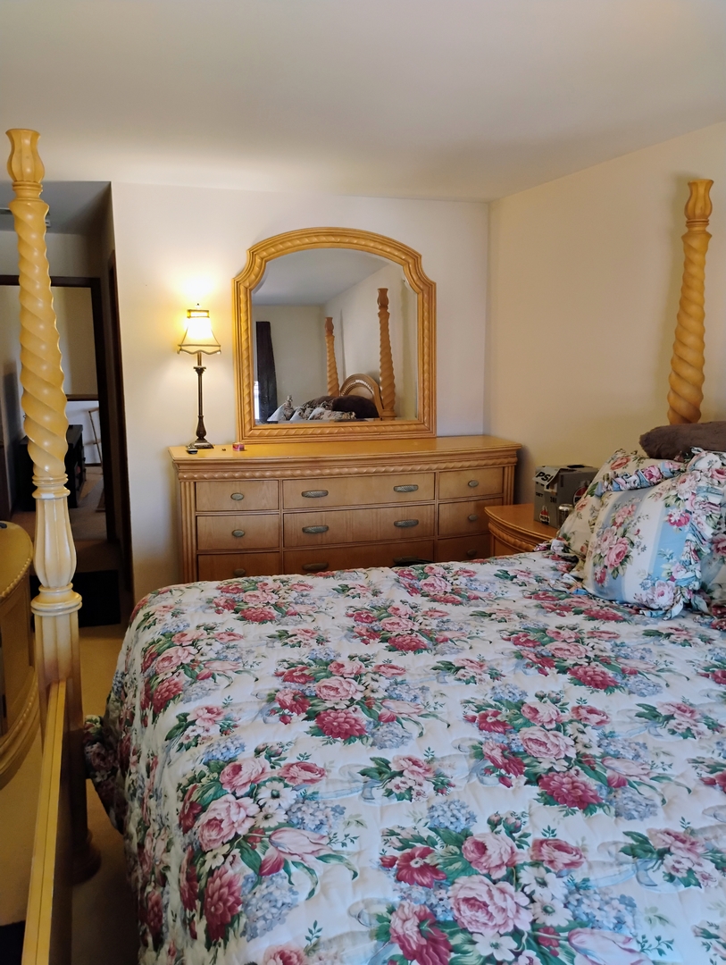17429 W Chestnut Lane, Gurnee, IL 60031