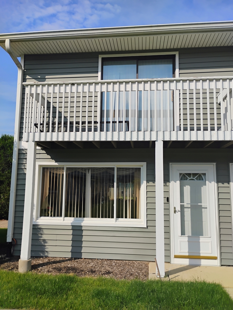 17429 W Chestnut Lane, Gurnee, IL 60031