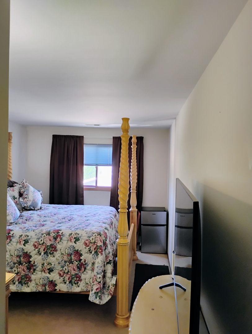 17429 W Chestnut Lane, Gurnee, IL 60031