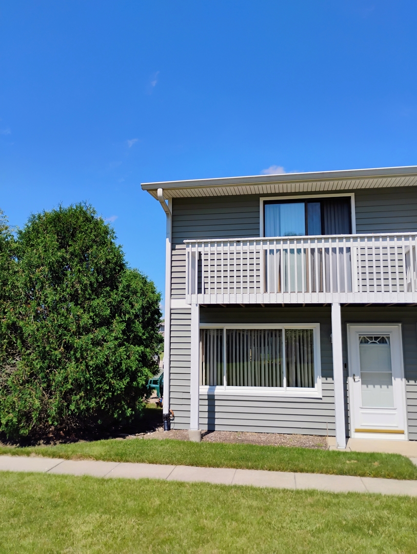17429 W Chestnut Lane, Gurnee, IL 60031
