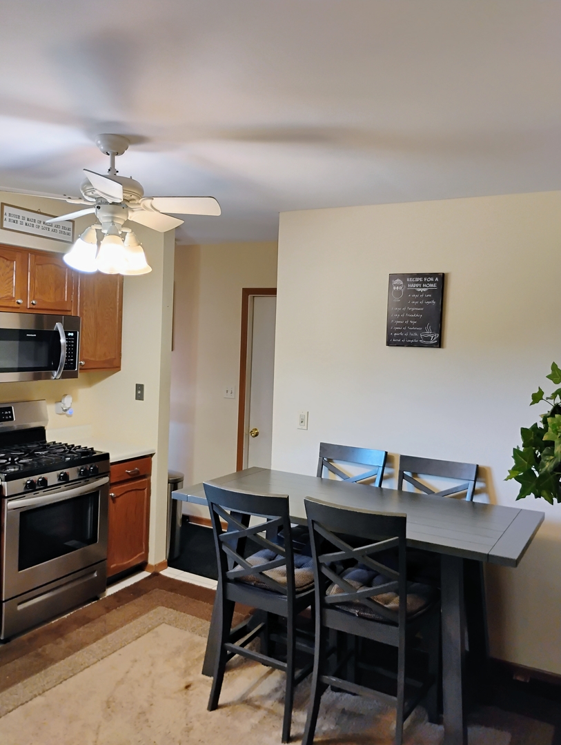 17429 W Chestnut Lane, Gurnee, IL 60031