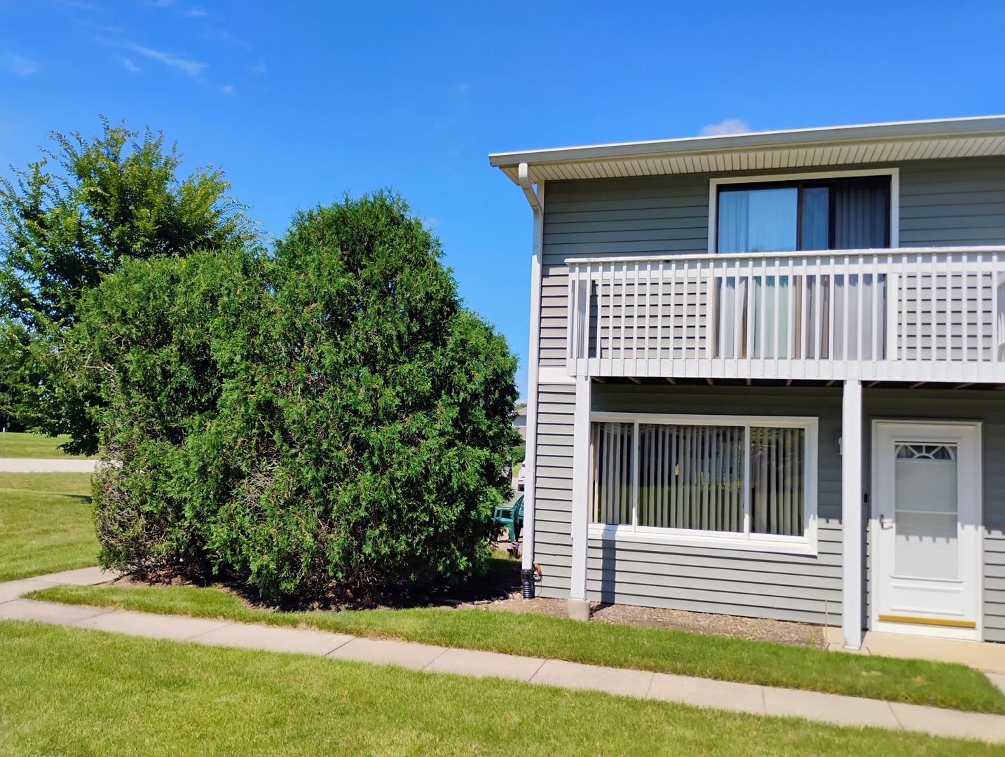 17429 W Chestnut Lane, Gurnee, IL 60031