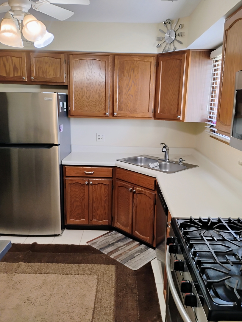 17429 W Chestnut Lane, Gurnee, IL 60031