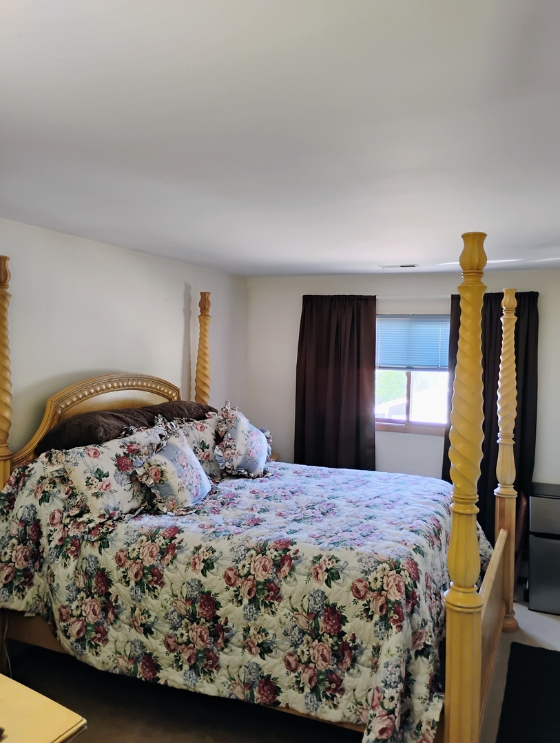 17429 W Chestnut Lane, Gurnee, IL 60031
