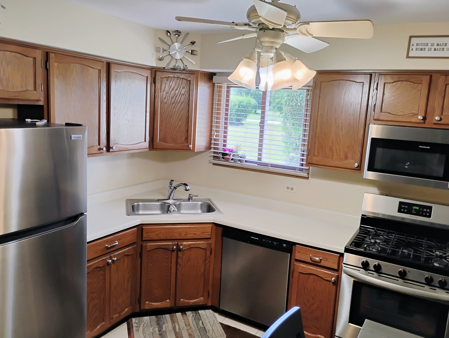17429 W Chestnut Lane, Gurnee, IL 60031