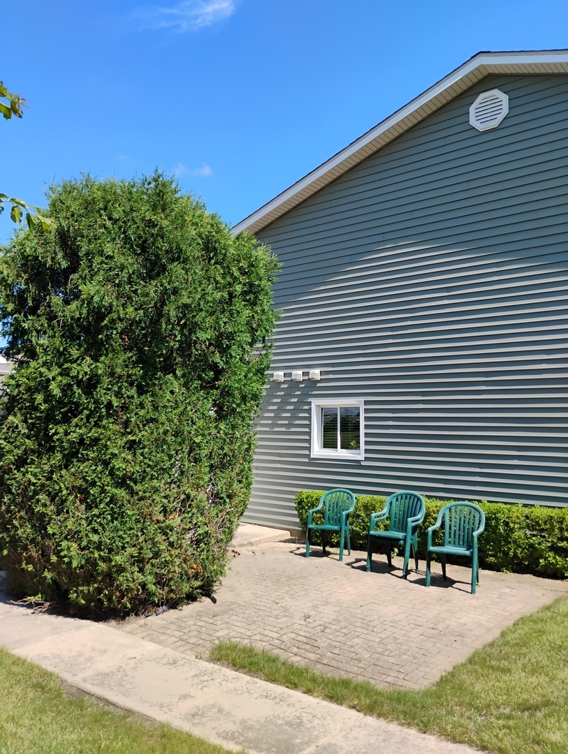 17429 W Chestnut Lane, Gurnee, IL 60031