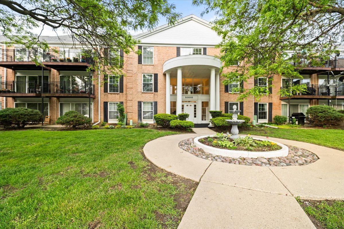 5300 Carriageway Drive #309, Rolling Meadows, IL 60008