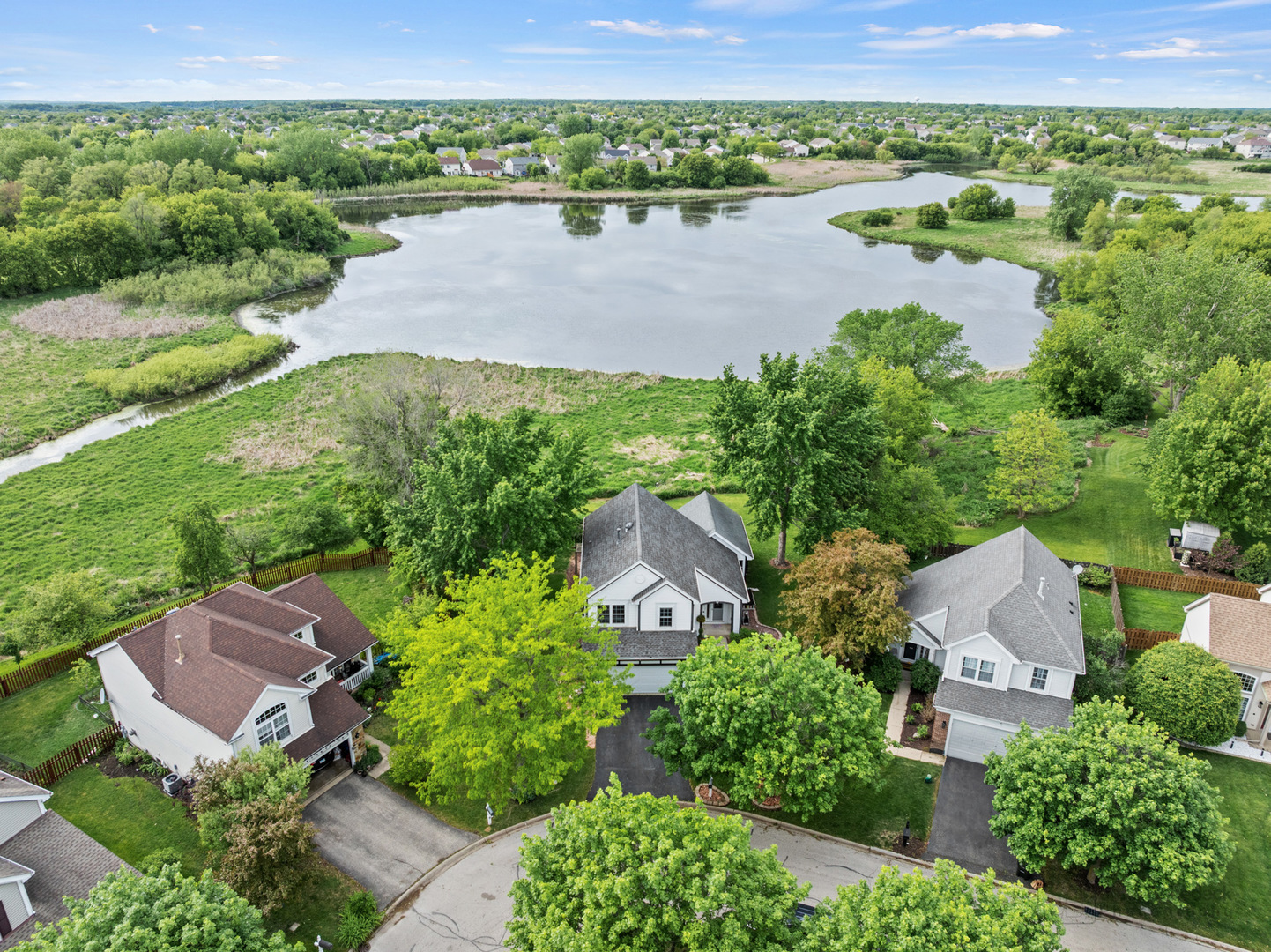 7 Farmington Court, Lake In The Hills, IL 60156