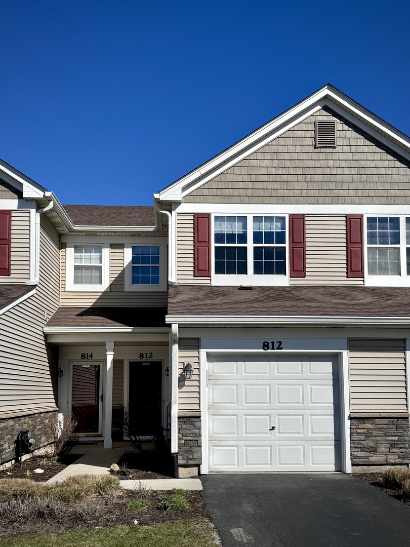 812 Genesee Drive, Naperville, IL 60563