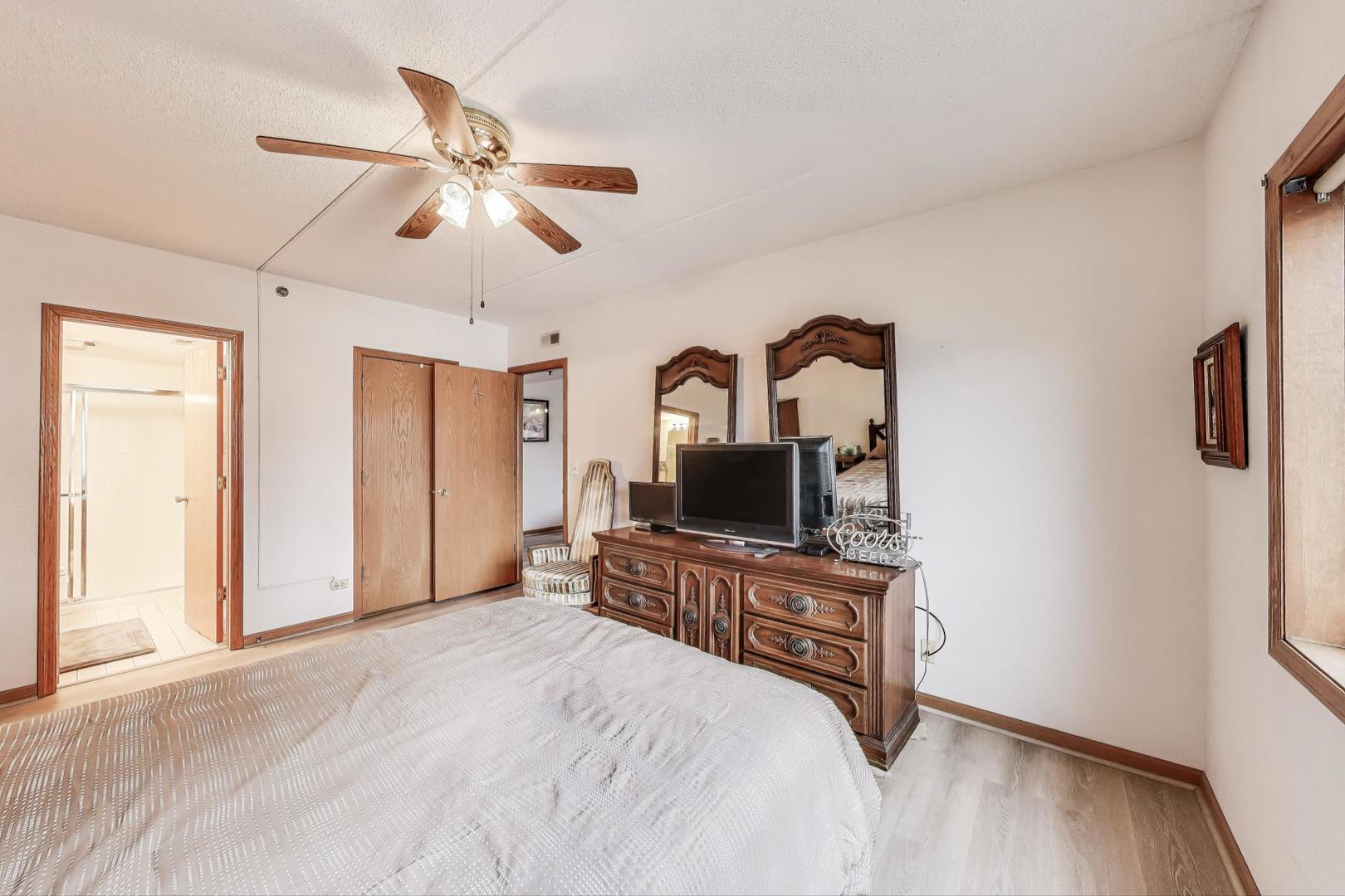 1433 Perry Street #305, Des Plaines, IL 60016