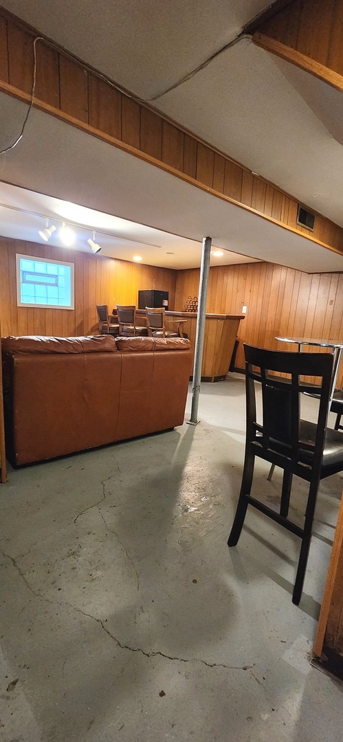 1605 S 16th Avenue, Maywood, IL 60153