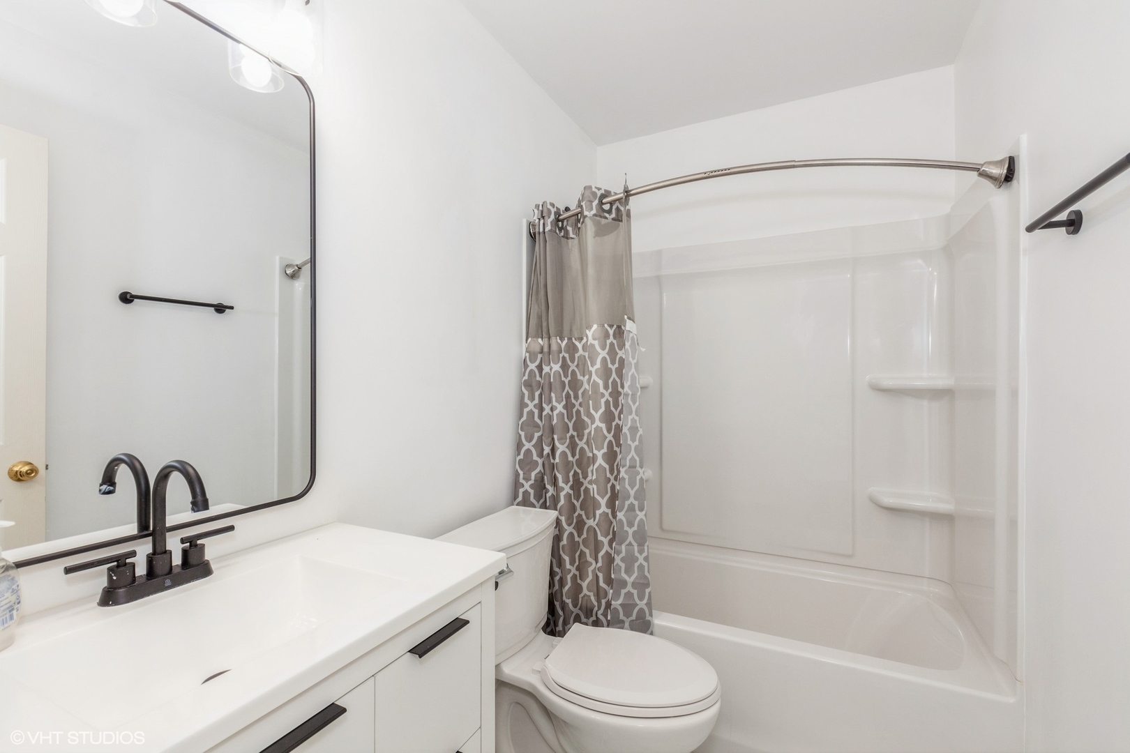 736 N Gary Avenue #208, Carol Stream, IL 60188