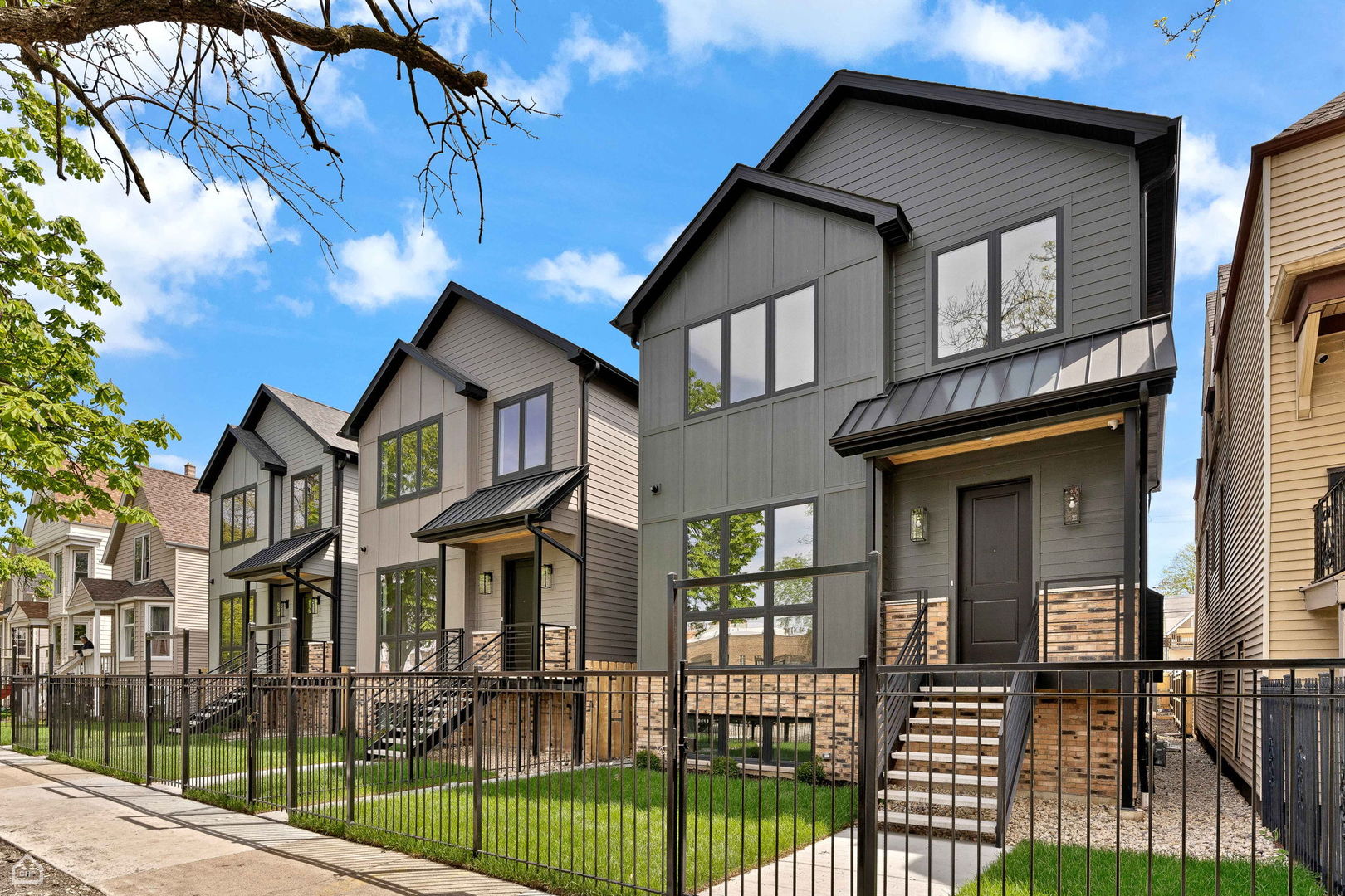 3905 N Drake Avenue, Chicago, IL 60618
