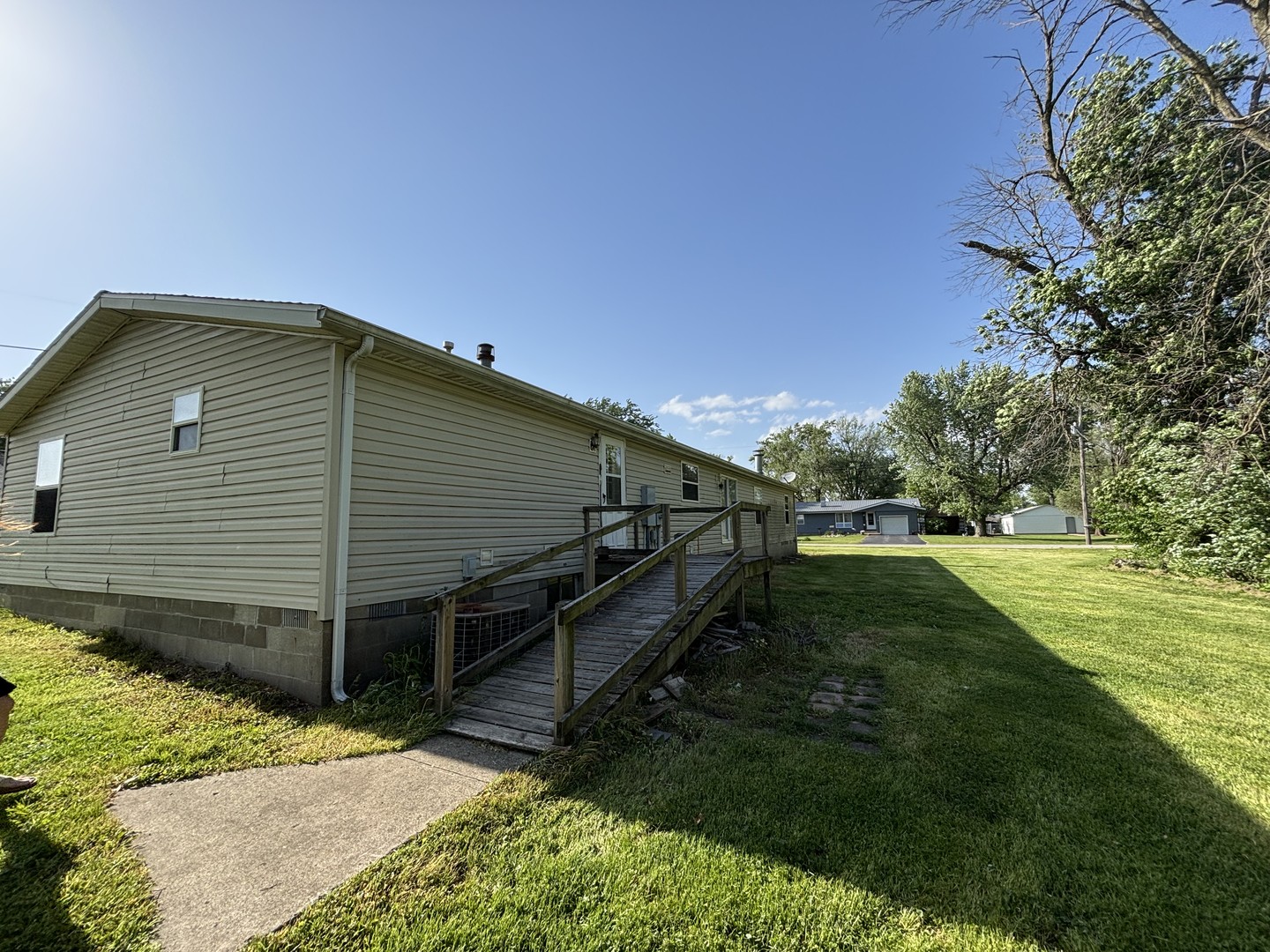 18 Lincoln Street, Lawndale, IL 61751