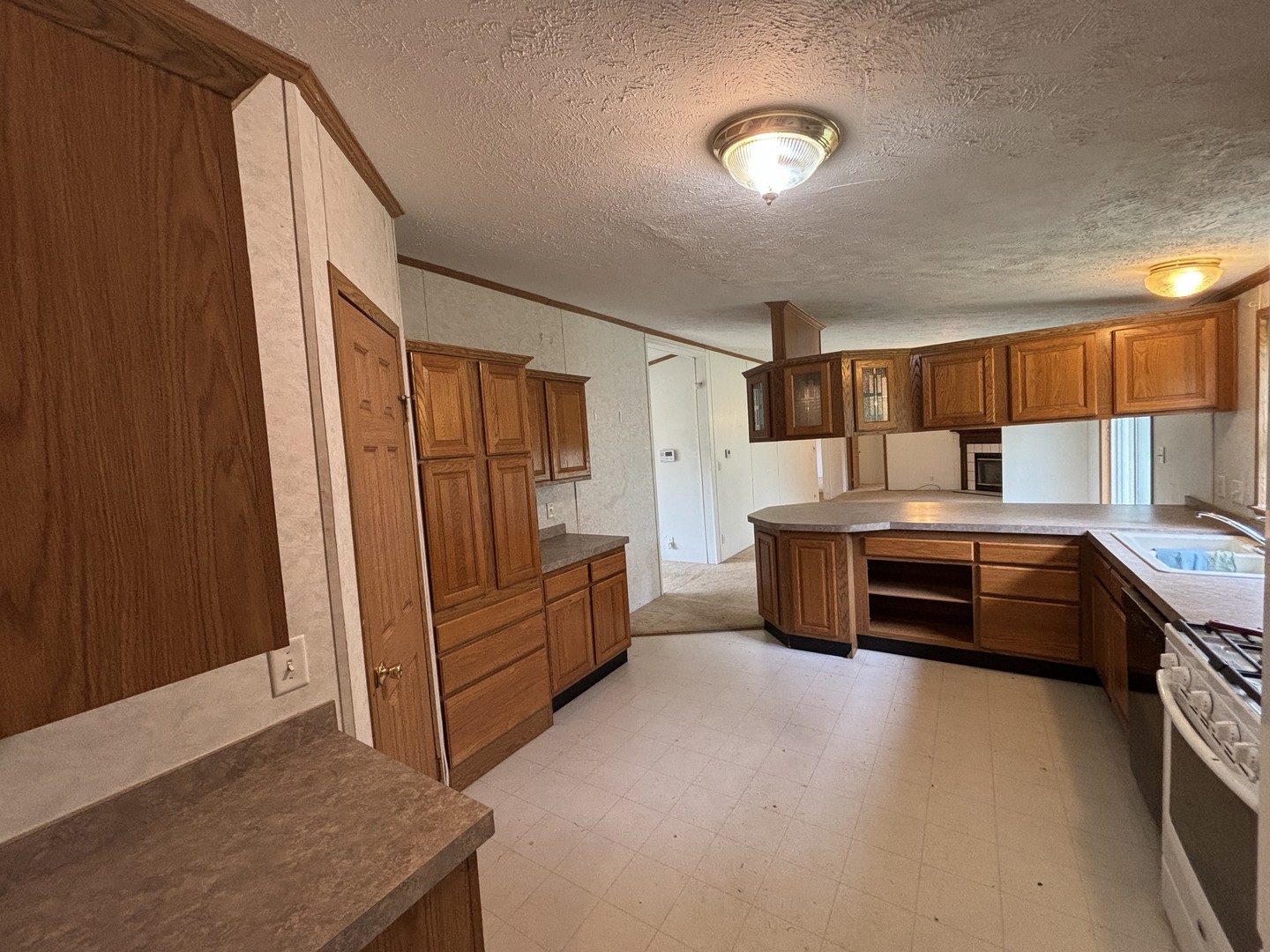 18 Lincoln Street, Lawndale, IL 61751