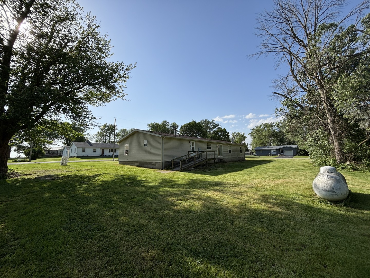 18 Lincoln Street, Lawndale, IL 61751