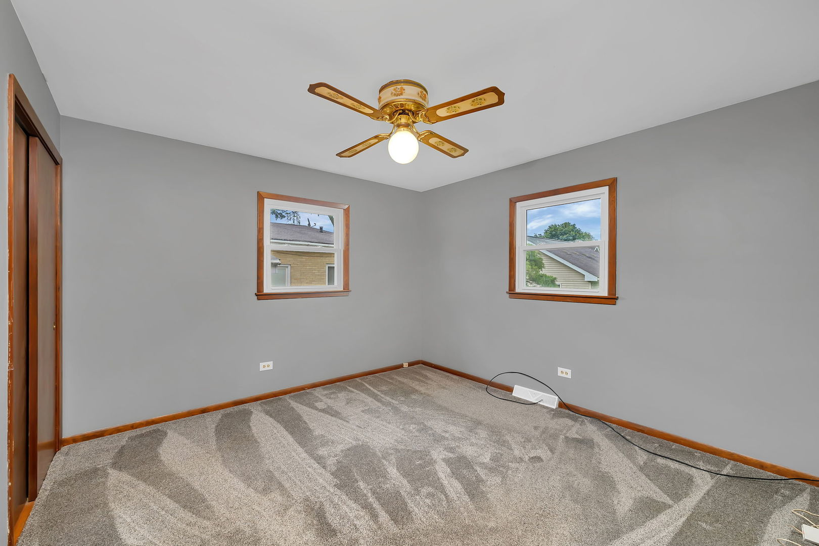 8 E Eureka Street, Lemont, IL 60439