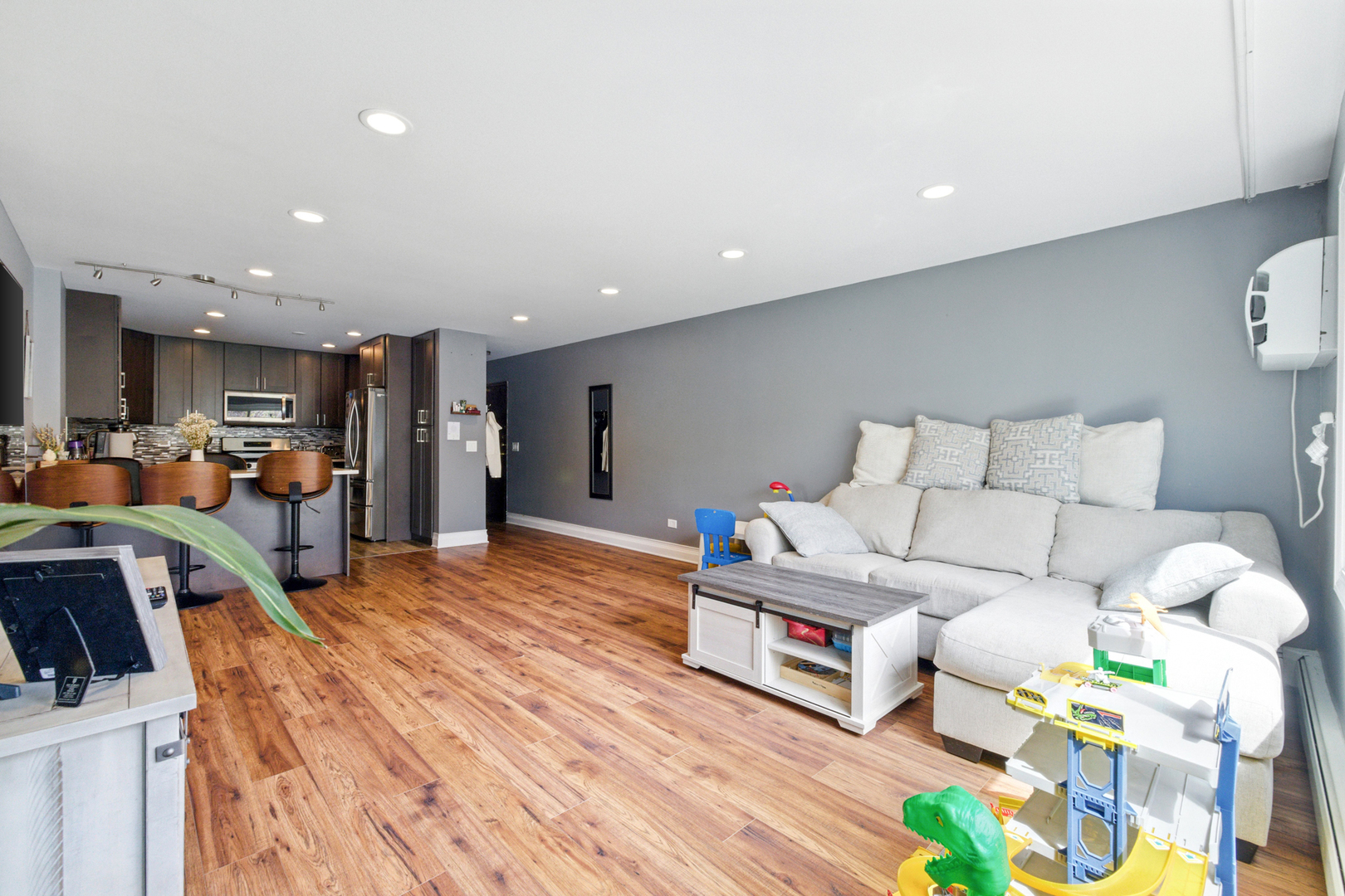 1258 Brown Street #204, Des Plaines, IL 60016