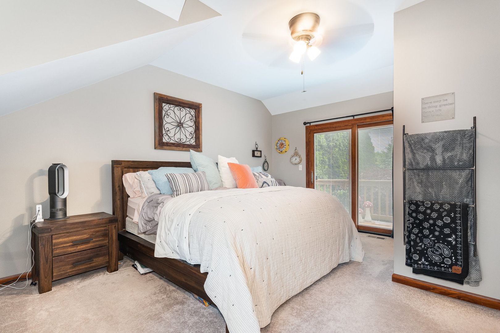 1714 Larson Avenue, St. Charles, IL 60174
