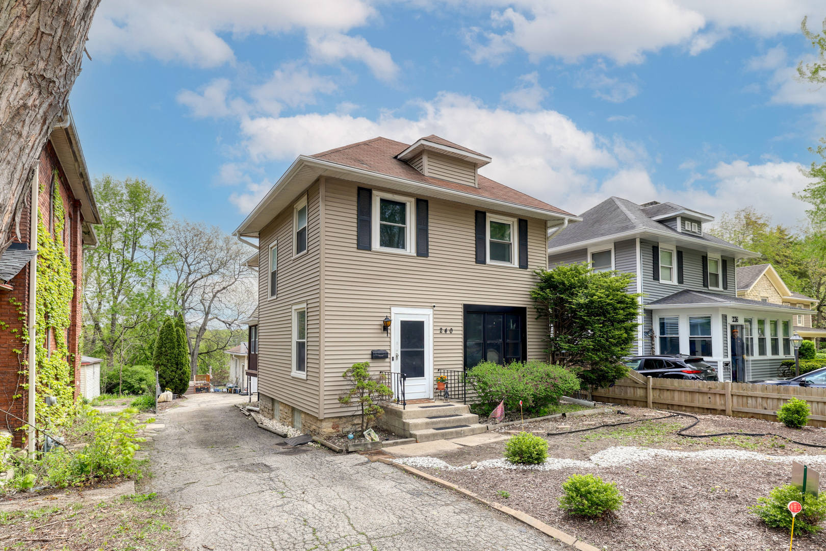 240 N Batavia Avenue, Batavia, IL 60510