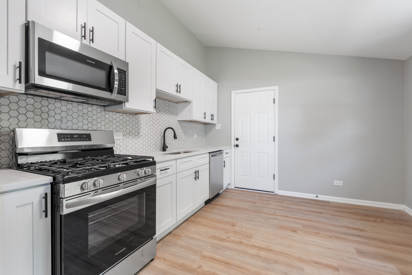 2711 Lancaster Drive, Markham, IL 60428