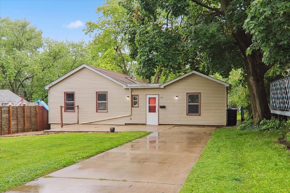 1212 Colton Avenue, Bloomington, IL 61701