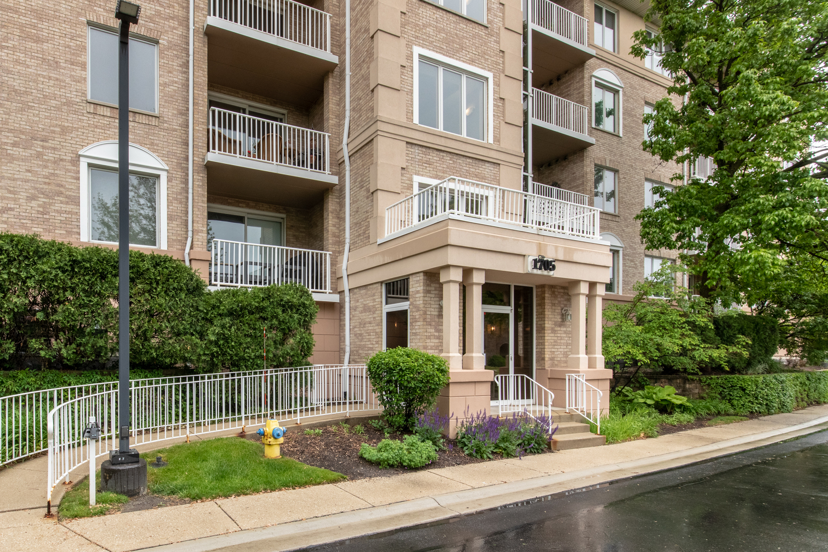 1705 Pavilion Way #401, Park Ridge, IL 60068
