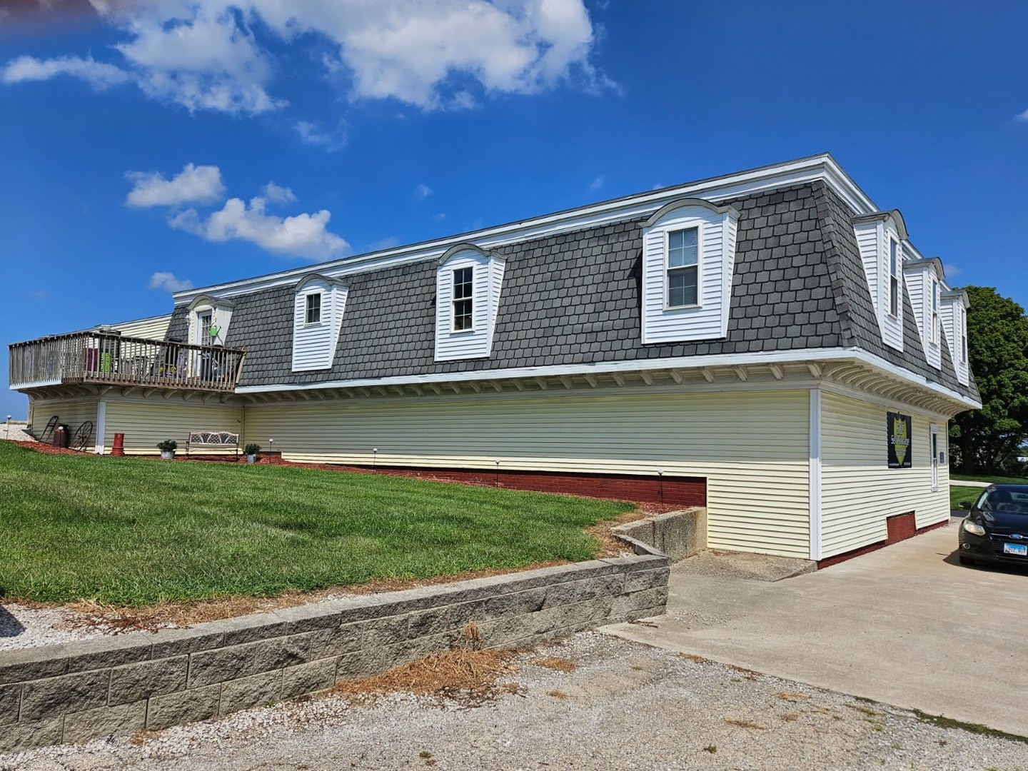 941 W Center Street, Eureka, IL 61530