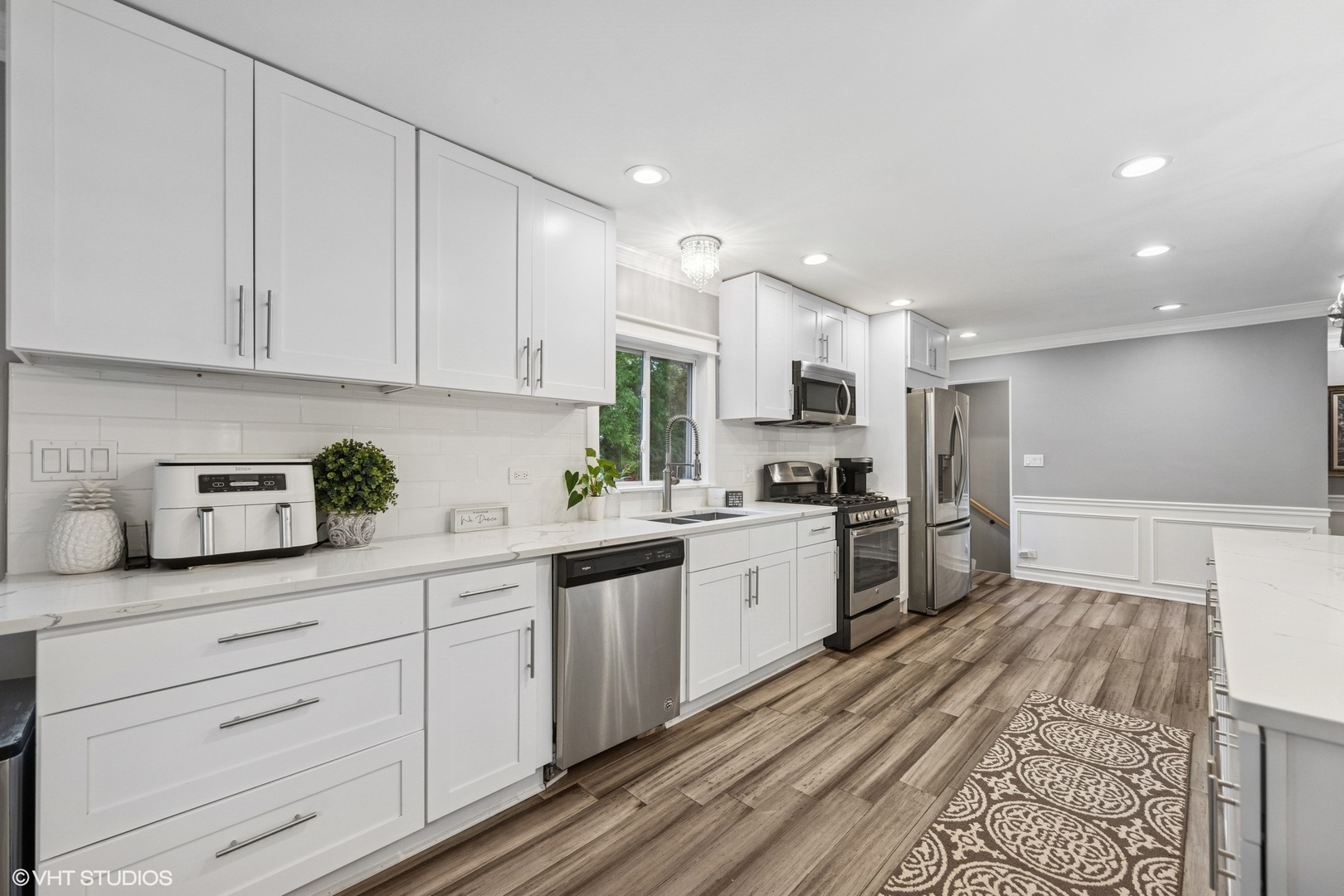 805 S Main Street, Wheaton, IL 60189