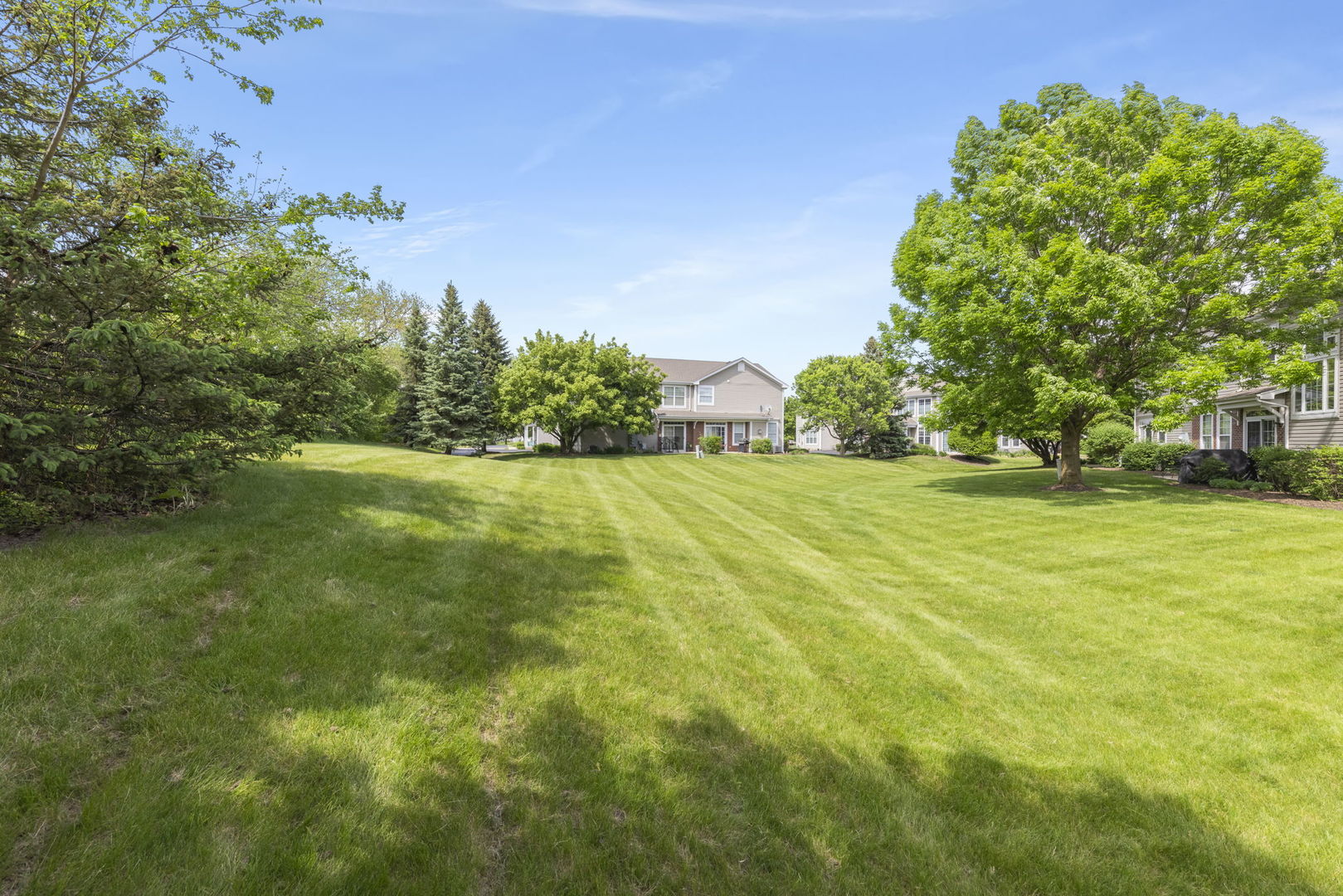 220 Brompton Lane #B, Sugar Grove, IL 60554