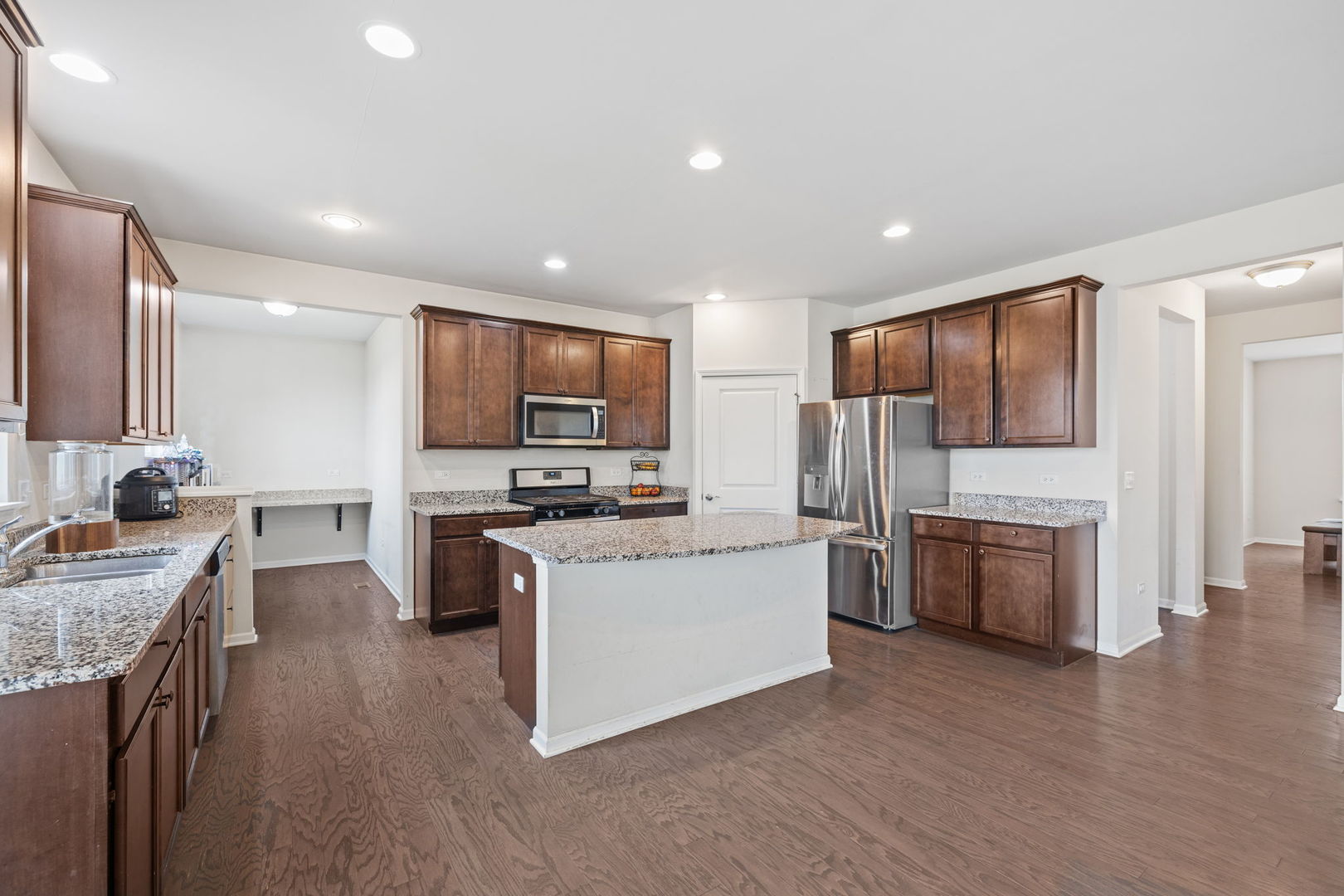 1523 Bayou Path Drive, Naperville, IL 60563